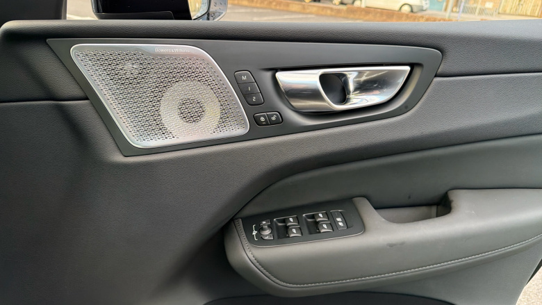 Volvo XC60 2.0 T8 [455] PHEV Ultra Dark 5dr AWD Geartronic Estate